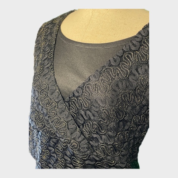 Macy’s Black Textured Faux V-Neck Lined 3/4 Sleeve Blouse Top Petite Medium ✨ - Picture 5 of 11